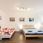 Cozy Basement Flat, Skyshowtime, 3 Minutes To Center