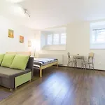 Cozy Basement Flat, Skyshowtime, 3 Minutes To Center