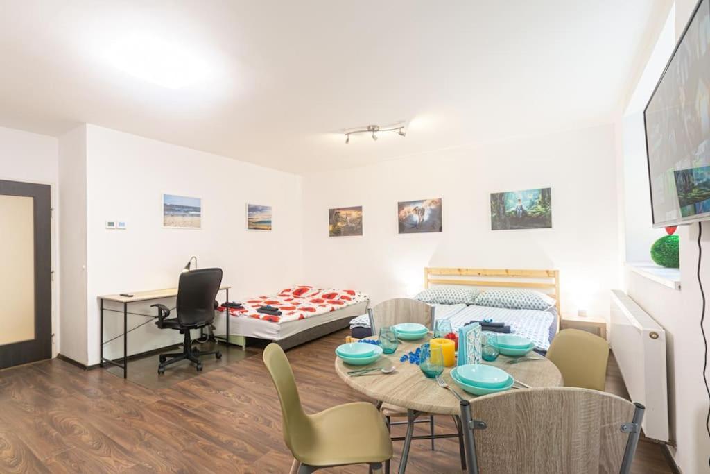 Cozy Basement Flat, Skyshowtime, 3 Minutes To Center Prag